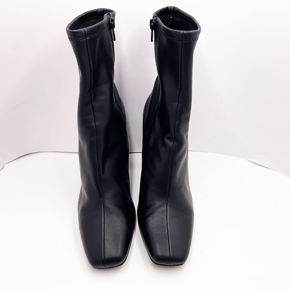 {Steve Madden} Lynden Stretch Block Heel Ankle Boot - Picture 9 of 16